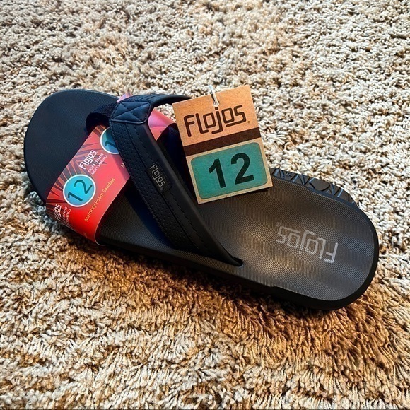 💚NWT! Men’s size 12 black FloJos flip flop sandals - Picture 1 of 4